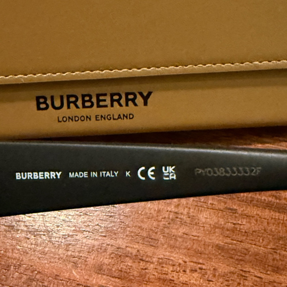 Burberry Black Visor Sunglasses with Tan Case - Picture 4 of 14